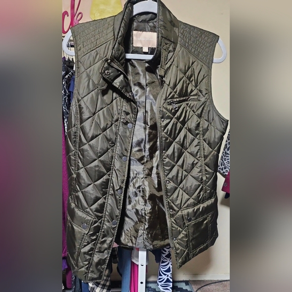 Banana Republic Quilted Olive Vest - Picture 2 of 2